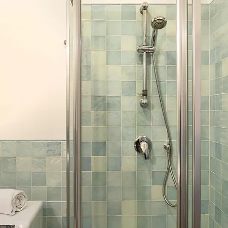 Cozy Family In Castelletto Генуя